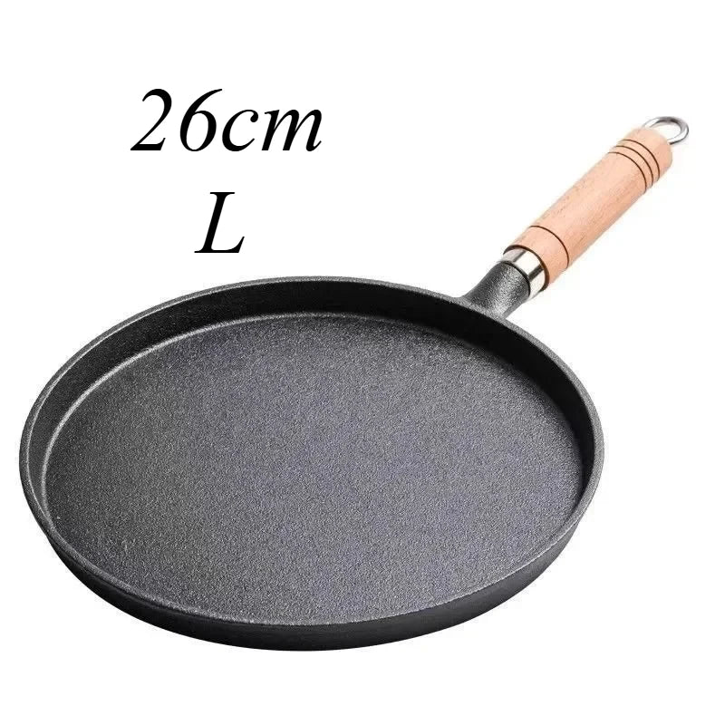 Black cast iron skillet with wooden handle, 26cm diameter, ideal for eggs and breakfast cooking
