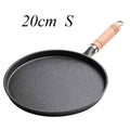 20cm cast iron skillet with wooden handle, non-stick cooking surface, ideal for eggs and breakfast cooking.